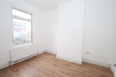 Felixstowe Road, London, N9 - Photo 3