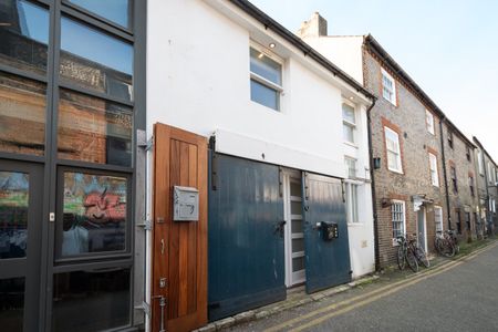 Orange Row - Photo 2