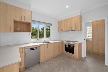 73 Queenscroft Street, Chelmer QLD 4068 - House For Rent | Domain - Photo 5