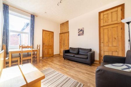 3 bedroom flat to rent - Photo 2