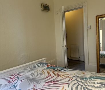 1 Bed Flat, First Floor, BN2 - Photo 3