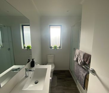 Enjoy unbeatable convenience at 2/43 Smith Street, Frankton – right... - Photo 4