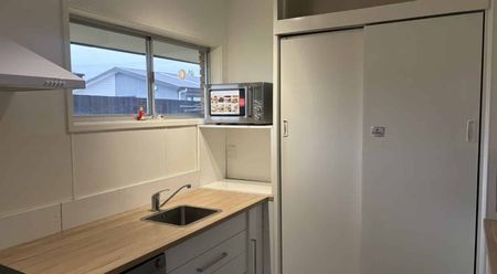 Charming 2-Bedroom unit - Photo 4