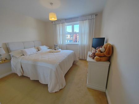 4 bedroom detached house to rent - Photo 3