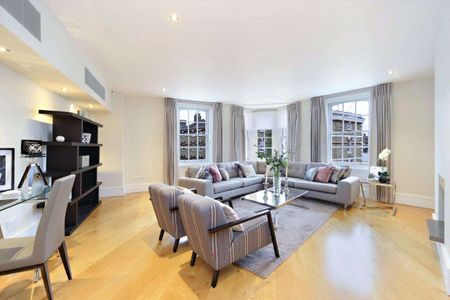 A superb bright, two bedroom second floor flat in a coveted location in the heart of Chelsea. - Photo 2