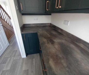 4 bedroom end of terrace house to rent - Photo 5