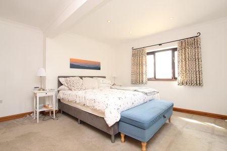 4 bedroom detached house to rent - Photo 3