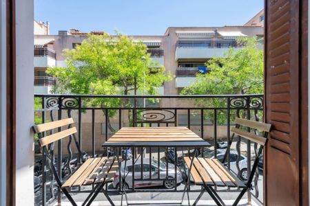 A Louer Marseille 13007 Endoume / Saint-Victor Magnifique Type 3 meublé 52m2 au coeur d'Endoume avec balcon - Photo 3