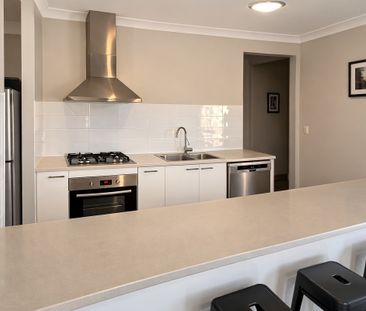 Modern & Spacious Family Home in a Quiet Location - Photo 6