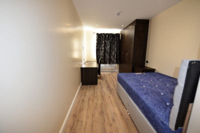 2 bedroom Flat in Woodsley Road, Leeds - Photo 2