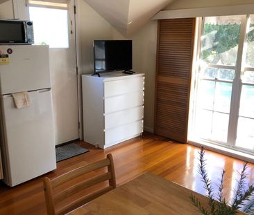 Furnished Studio Style Bedsit - Photo 3