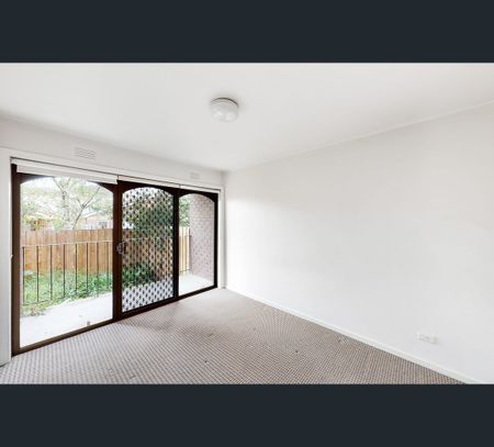 1/1 Forrester Street, Essendon, Vic 3040 - Photo 2