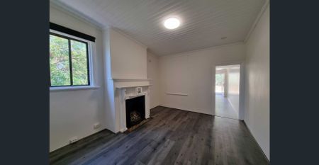 Charming Renovated Semi Cottage in Sought-After Dulwich Hill - Photo 2