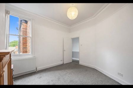 2 Bed Penthouse, St. Marys Road, NW10 - Photo 5