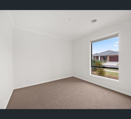6 Shrubs Road, Mambourin, Vic 3024 - Photo 2