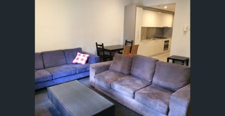 Massive 1 BEDROOM CBD Apartment - Photo 2