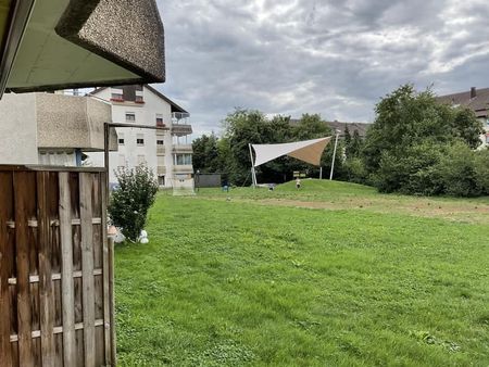"Wohnung mit 2 Aussensitzplätze im Grünen in der nähe vom Bahnhof und E" - Foto 2