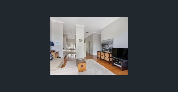 Stylish and Spacious Villa - Photo 1