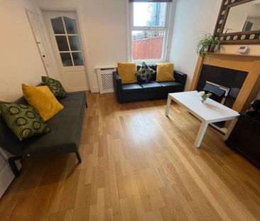 4 bedroom end of terrace house to rent - Photo 1