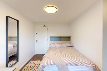 5 bedroom flat to rent - Photo 3