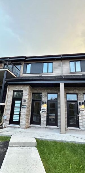 Magnifique condo 5 ½ SEMI-MEUBLÉ (5 électros) à Granby - Photo 1