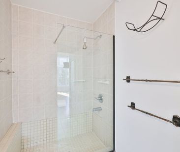 For Lease - 37 Castlegate Boulevard, Brampton, Ontario - Photo 3