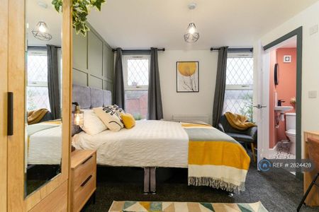 1 bedroom in a house share to rent - Photo 3