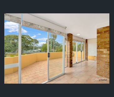 Bright & Spacious Living in the Heart of Palm Beach - Photo 5