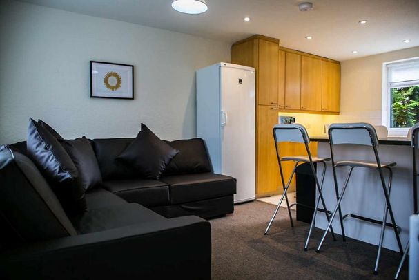 6 bedroom house to rent - Photo 1