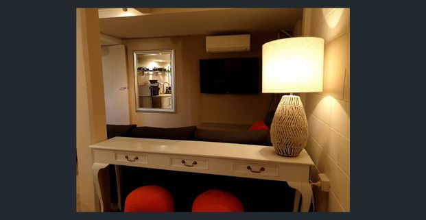 Cosy fully furnished studio in hip part of Brisbane - 6 month lease - Photo 1