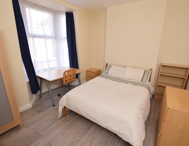 Rothesay Avenue Room 5 - Photo 1