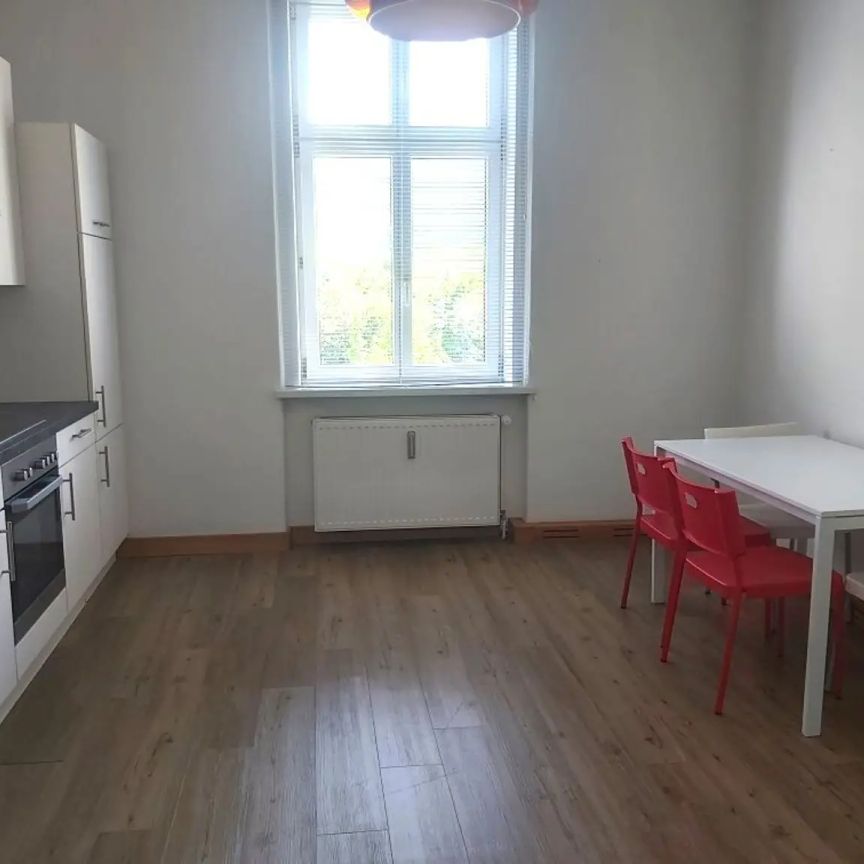 Geräumige 2-Zimmer-Altbauwohnung mit Küchenblock in einer Villa in Bruck/Mur zu mieten ! - Foto 1