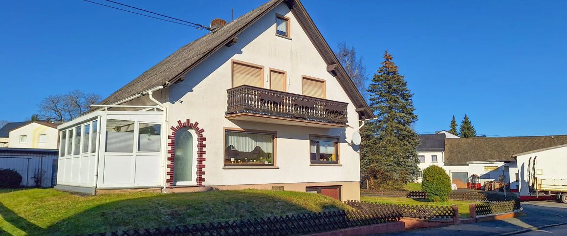 Großzügiges Einfamilienhaus mit Garten zur Miete! - Photo 1