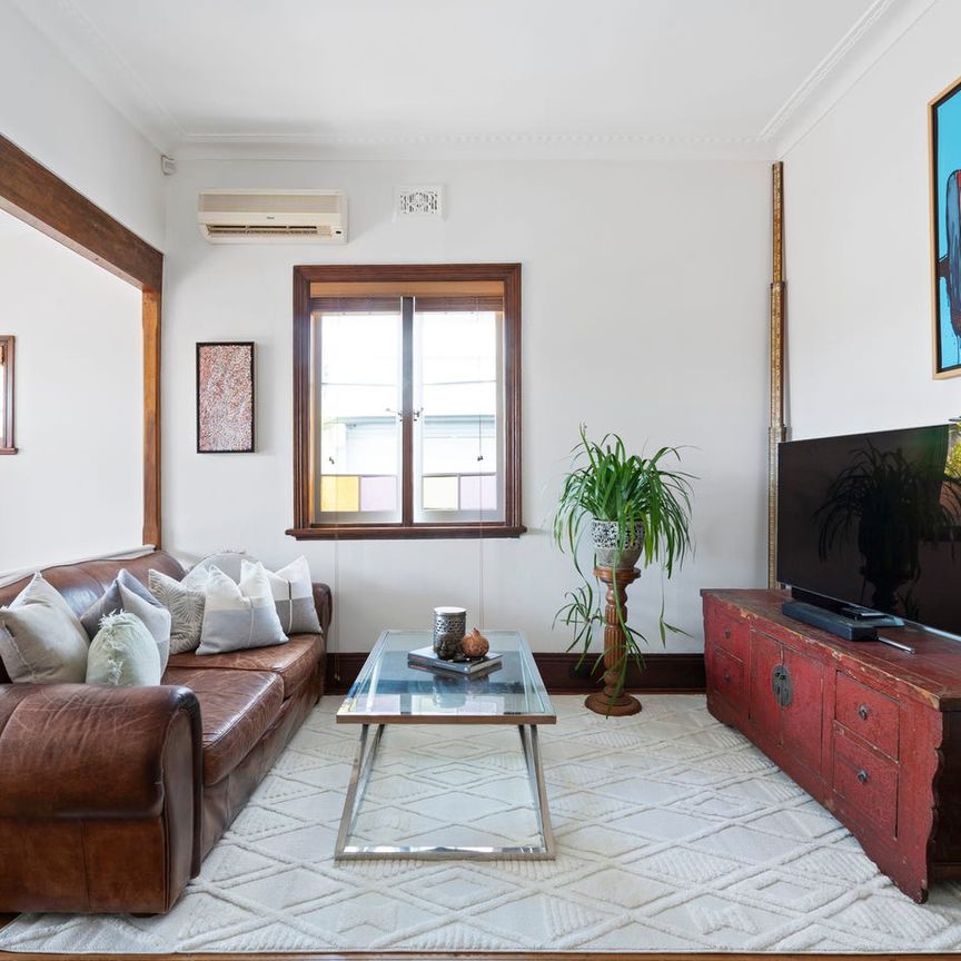 North-facing semi with leafy privacy plus fabulous garden studio ( flexible lease terms available) - Photo 1