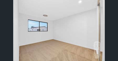 Embrace Luxury Living in a 4-Bedroom Dream Home in Charming Gledswood Hills! - Photo 5