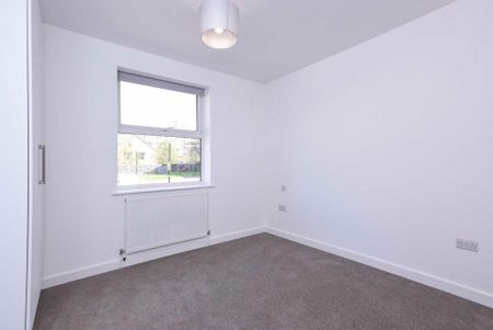 4 bedroom flat to rent - Photo 3