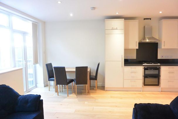 3 bedroom flat to rent - Photo 1