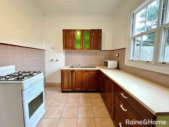 Spacious 3 Bedroom House - Photo 1