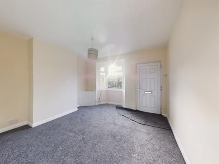3 bedroom Terraced House To Let - Photo 2