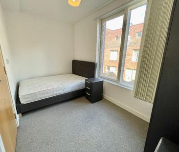 3 bedroom mews to rent - Photo 4