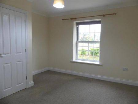 3 bedroom detached bungalow to rent - Photo 2
