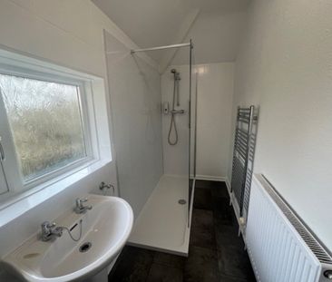 3 bedroom Three Bedroom House to rent - Photo 2