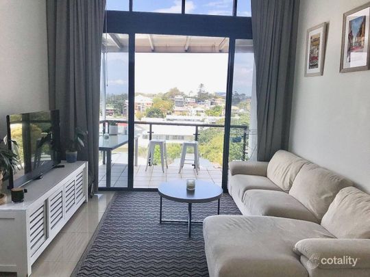 Spacious Top-Floor 3-Bedroom Unit with Private Spa & Water Views - Photo 1