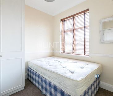 4 bedroom House To Let - Photo 3