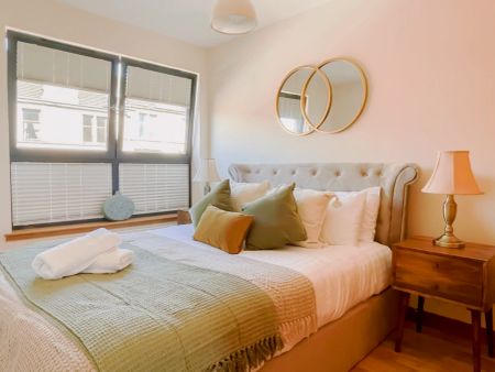 2 bedroom 2 bathroom - Photo 3
