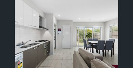 19 Balanada Close, Alfredton, Vic 3350 - Photo 4