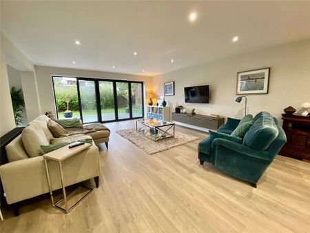 4 bedroom detached house to rent - Photo 3