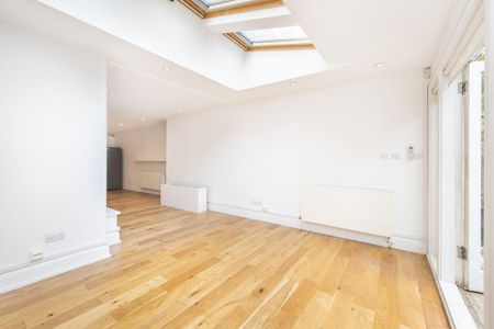 4 bedroom house in South Hampstead - Photo 3