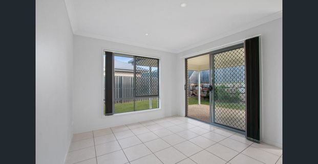 Modern Spacious Lowset Home - Photo 1