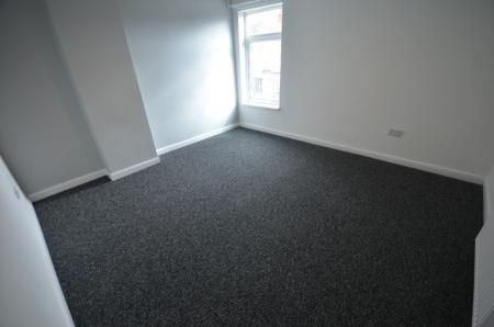 2 bedroom Terraced House To Let - Photo 2